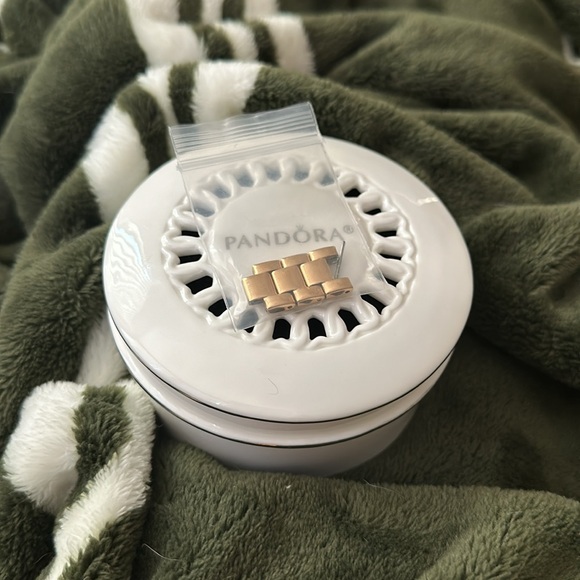 Fossil Rose Tone Rainbow CZ Halo Watch - Picture 3 of 3